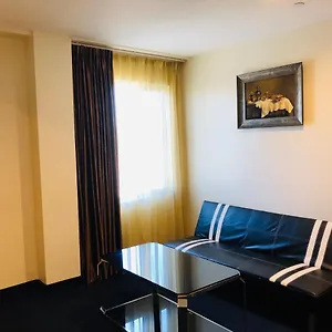 Hotel John, Nowy Jork